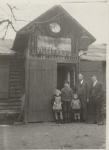 Blick auf den Eingang um 1940