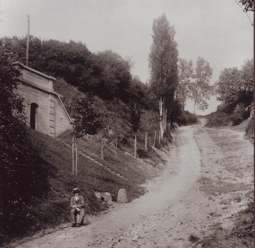 Die „Dürich“ um 1900; links der 1897 gebaute Wasserhochbehälter.
