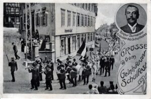 Das erste Gelnhäuser Schulfest mit Waldauslug wurde am 3. Juli 1879 von Rektor Ferdinand Burmeister initiiert. Sogar eine Postkarte entstand aus diesem Anlass;